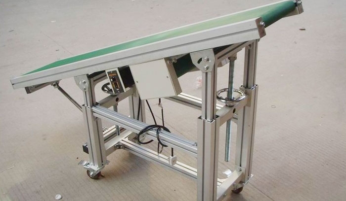 Adjustable climbing belt machine